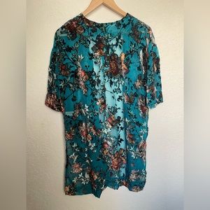 Arizona The Original Jean co. Persian Color Floral Kimono with slit on sides